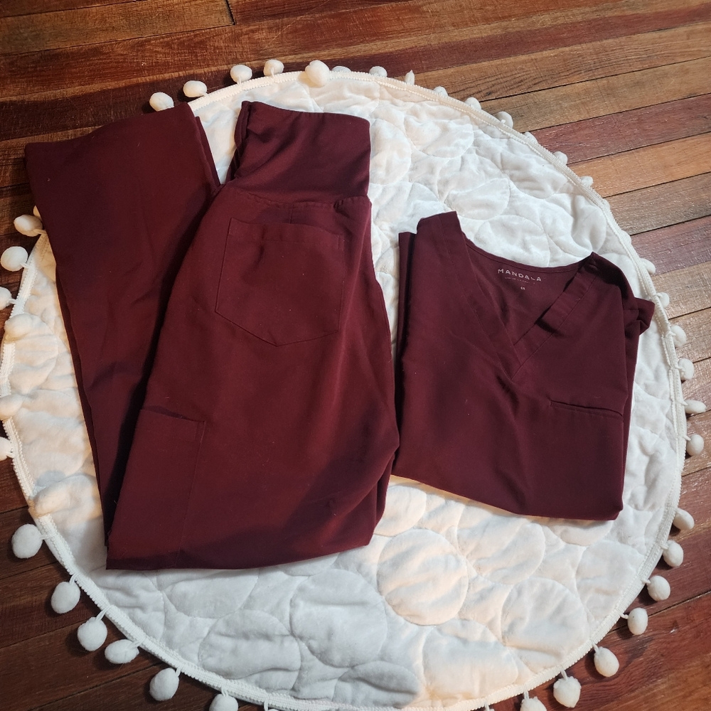 Mandala maternity Maroon Women's Scrub Set - V-Neck Top & Drawstring Pants
